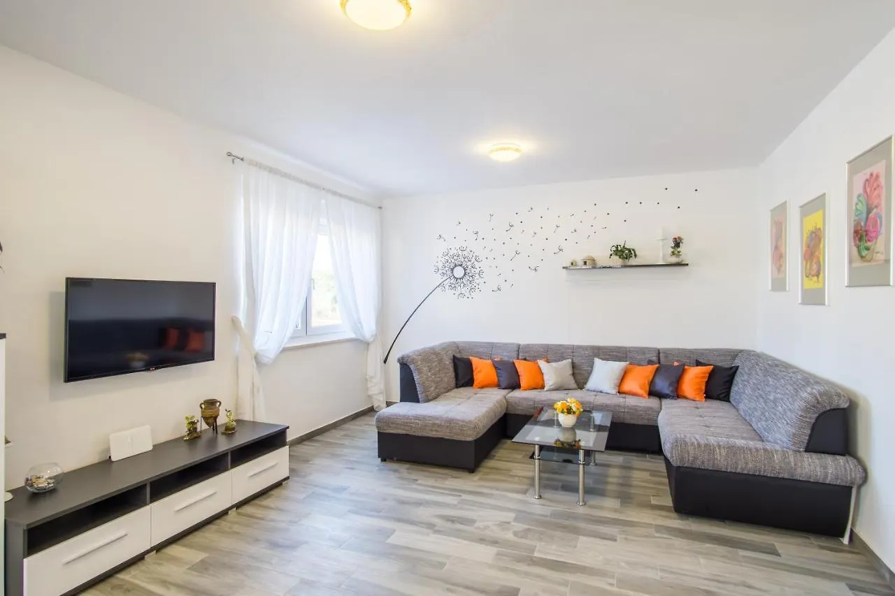 Appartement Casa Matea - 90 M From The Sea, New Private Swimming Pool à Pula