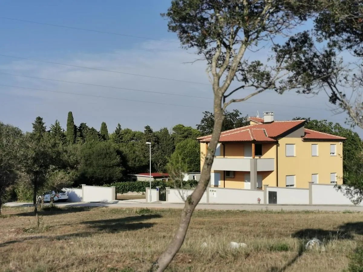 Appartement Casa Matea - 90 M From The Sea, New Private Swimming Pool à Pula Croatie