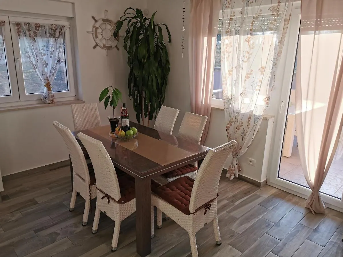 Appartement Casa Matea - 90 M From The Sea, New Private Swimming Pool à Pula Croatie