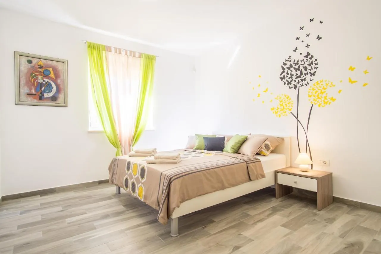 Appartement Casa Matea - 90 M From The Sea, New Private Swimming Pool à Pula Croatie