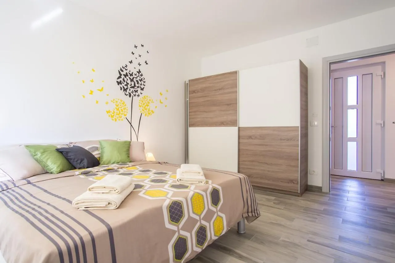 Appartement Casa Matea - 90 M From The Sea, New Private Swimming Pool à Pula