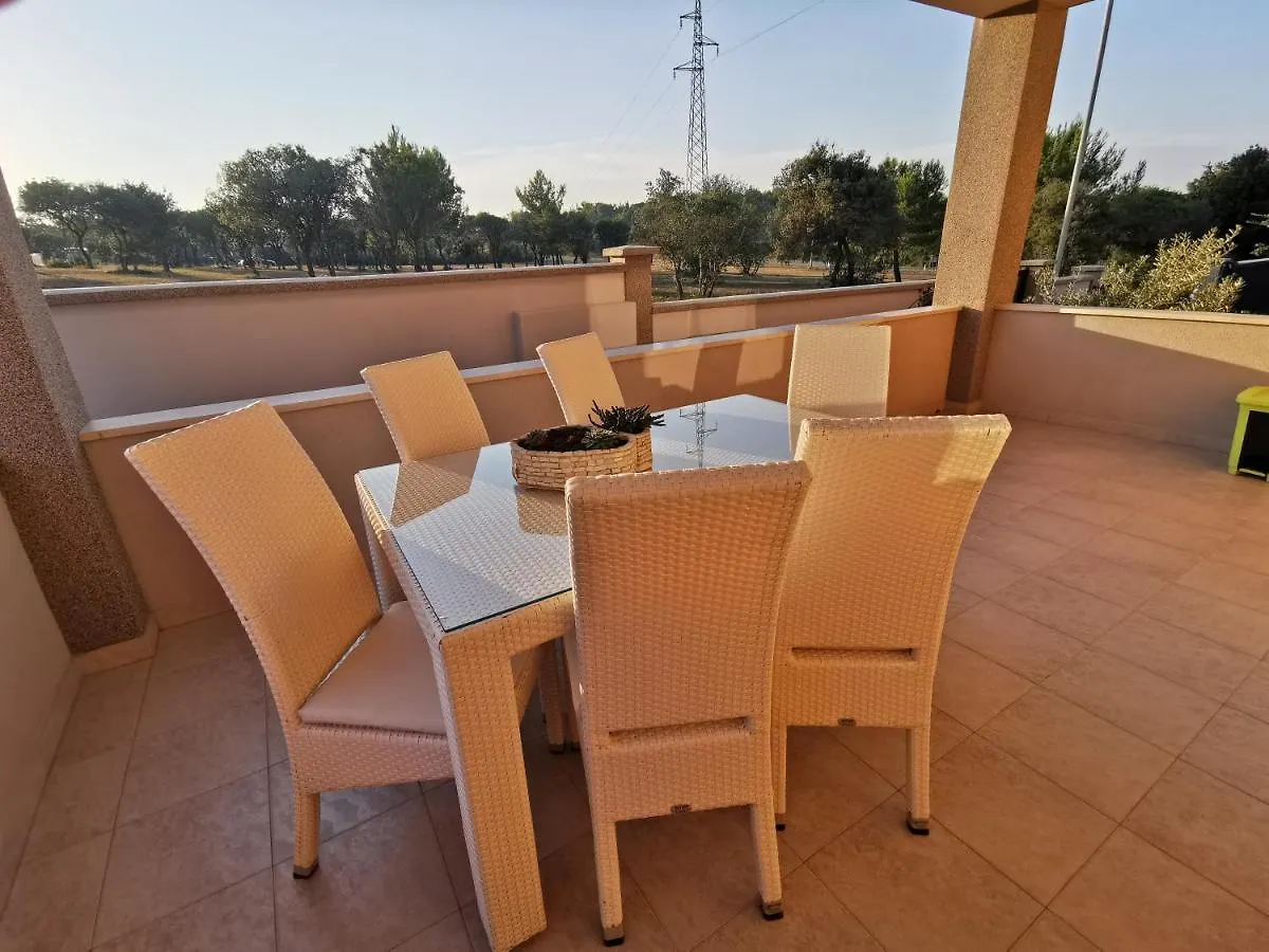 Appartement Casa Matea - 90 M From The Sea, New Private Swimming Pool à Pula 0*,  Croatie