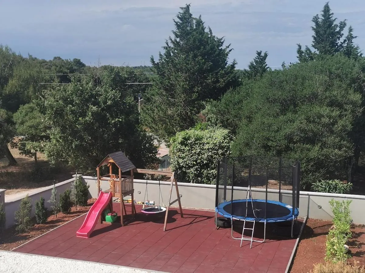 Appartement Casa Matea - 90 M From The Sea, New Private Swimming Pool à Pula